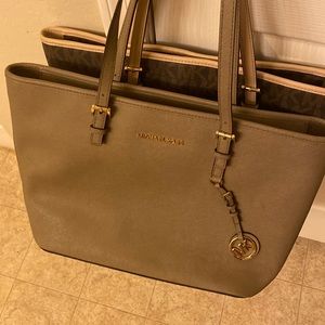 Micheal Kors Tote